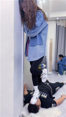 图片[3]_【麋鹿银儿】双S-素人网红-运动鞋踩踏/掐脖手捂窒息/耳光转胯_HD绳艺资源