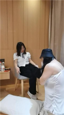 图片[3]_【梨笑】变装狗-跪舔运动鞋白袜/骑脖耳光_HD绳艺资源