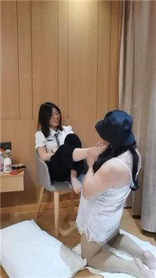 图片[8]_【梨笑】变装狗-跪舔运动鞋白袜/骑脖耳光_HD绳艺资源