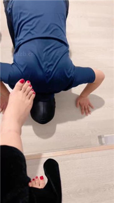 图片[17]_【曼伊】模特S-居高临下视角-清理小白鞋/圣水泡棉袜_HD绳艺资源