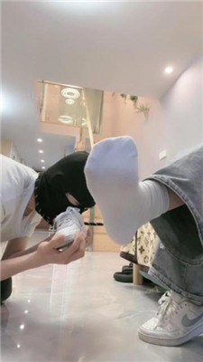 图片[16]_【樱子大人】伺候主人起床-空军一号白棉袜辱/骑马转胯/踩踏提档_HD绳艺资源