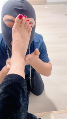 图片[13]_【曼伊】模特S-居高临下视角-清理小白鞋/圣水泡棉袜_HD绳艺资源