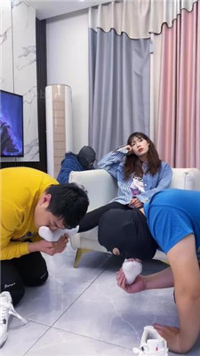 图片[27]_【麋鹿银儿】双S-素人网红-运动鞋踩踏/掐脖手捂窒息/耳光转胯_HD绳艺资源