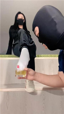 图片[5]_【曼伊】模特S-居高临下视角-清理小白鞋/圣水泡棉袜_HD绳艺资源