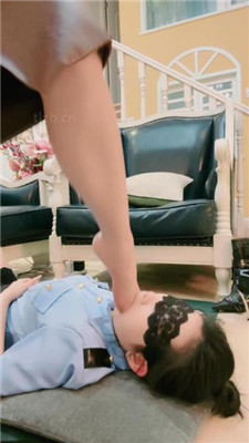 图片[22]_【爱神】母畜-跪舔高跟短靴/打手心/吐口水强迫舔/闻鞋窝/脚插嘴_HD绳艺资源