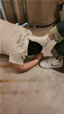 图片[6]_【青岛00后大学生】情侣主羞辱老m-舔鞋底/踩食/白袜脚深喉_HD绳艺资源