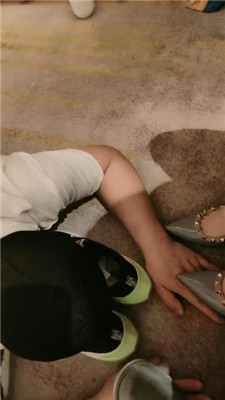 图片[24]_【青岛00后大学生】情侣主羞辱老m-黑丝踩踏/脚喂酸奶_HD绳艺资源