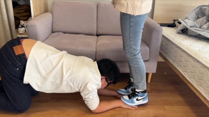 图片[2]_【208少女宿舍】牛仔裤AJ踩手玩毯子 YC-240718-3_HD绳艺资源