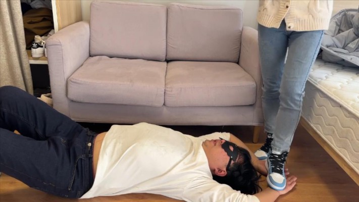 图片[8]_【208少女宿舍】牛仔裤AJ踩手玩毯子 YC-240718-3_HD绳艺资源