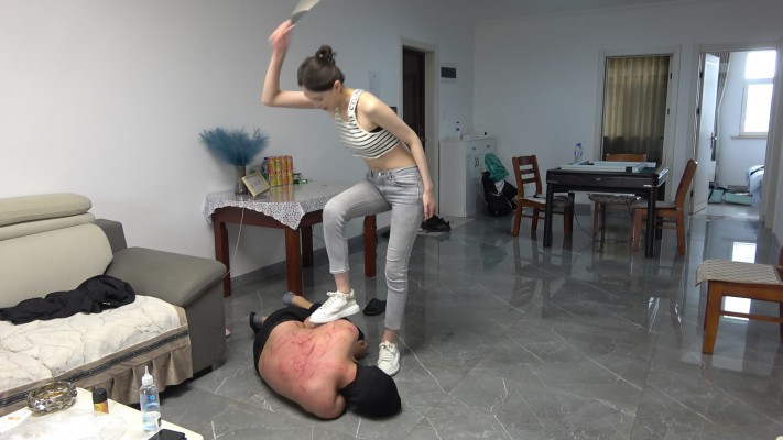 图片[5]_【艾琳S175】运动鞋高难度挑战踢踹，狠跺狗头，藤条狂抽 YC-240808-8_HD绳艺资源