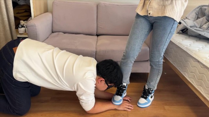 图片[3]_【208少女宿舍】牛仔裤AJ踩手玩毯子 YC-240718-3_HD绳艺资源