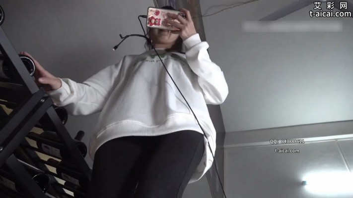 图片[3]_【南国原创】晓琴无情脚折磨酒庄老板，臭脚羞辱耳光辱骂全体重踩踏-美脚踩裆_HD绳艺资源