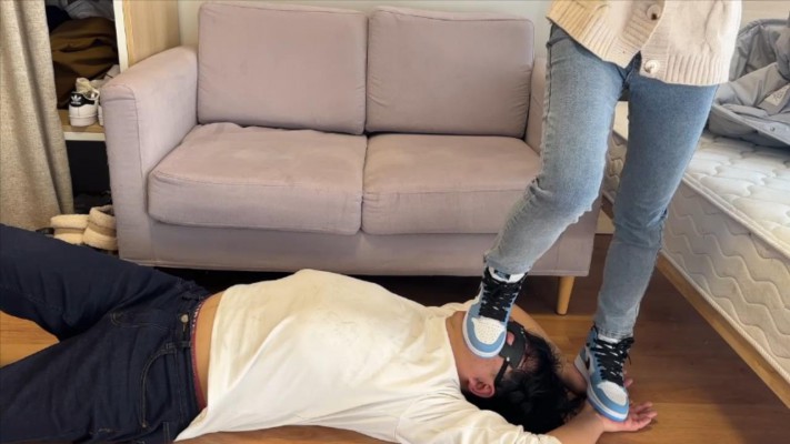 【208少女宿舍】牛仔裤AJ踩手玩毯子 YC-240718-3_HD绳艺资源