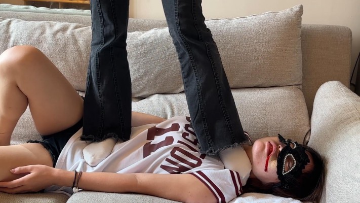 图片[8]_【208宿舍】女m系列：拍摄花絮之被踩吐血 YC-240802-4_HD绳艺资源