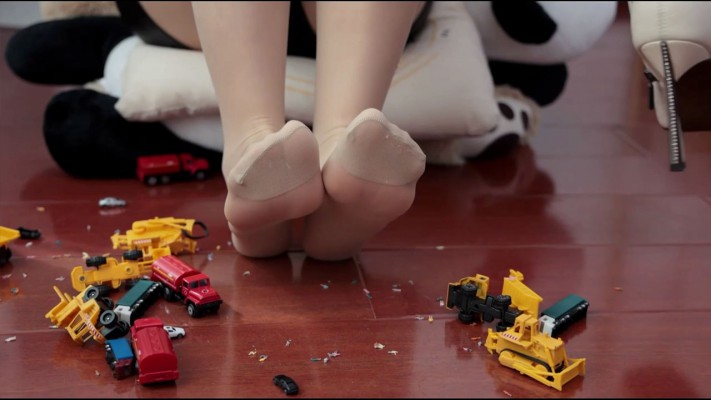 图片[2]_白靴肉丝踩玩具小人 YC-240715-7_HD绳艺资源