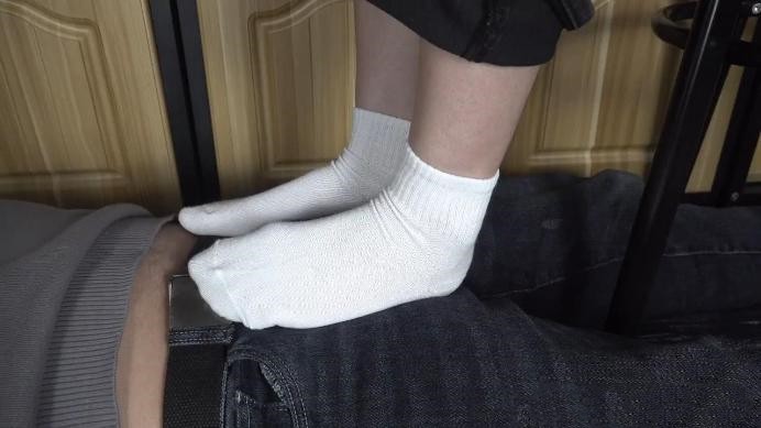 图片[7]_【南国原创】晓琴无情脚折磨酒庄老板，臭脚羞辱耳光辱骂全体重踩踏-美脚踩裆_HD绳艺资源