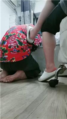 【辰爷】裸足无意识踩脚垫 JS240820-9_HD绳艺资源