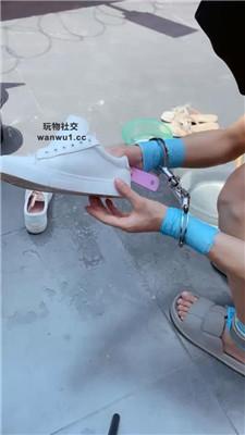 【瑞拉】踩在奴的肩膀上监督犬刷鞋/训练 JS240822-27_HD绳艺资源