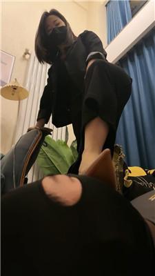 【辣姐】驯化人形犬-吃狗粮/啃臭脚/训练耳光转胯 JS241026-9_HD绳艺资源