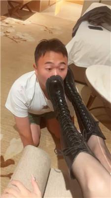 【橘子没熟】长靴黑丝踩虐/清理脏鞋/骑马吃袜子 JS241025-16_HD绳艺资源