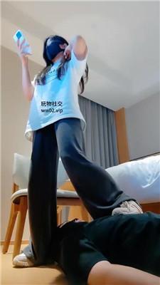 【妮蔻】脏运动鞋全体重踩踏/骑马闻舔白袜/品尝内裤 bf46592_HD绳艺资源