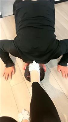 【悠米】贱狗舔脚丫舌头伸的很长 JS241104-11_HD绳艺资源