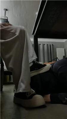 【文文文文】桌底视角-素人S脏鞋清理 bf47175_HD绳艺资源