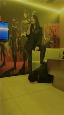 【乔伊】KTV-皮靴踩狗-碾压狗爪/滴蜡/吃烟灰艺术闻白袜【双视角】bf47486_HD绳艺资源