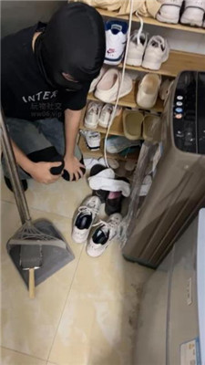 【小猫是S】哥哥偷舔鞋被发现-踩踏喂食/骑马踢裆/艺术闻鞋 bf48124_HD绳艺资源