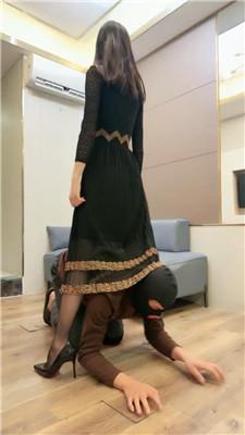 【美娜格格】高跟黑丝S-转胯狗爬/碾压踩狗舌/鞋尖插嘴 bf48559_HD绳艺资源