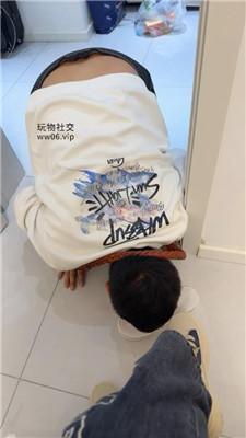 【艾斯】伺候女友约会回家-舔脏鞋臭白袜 JS250102-25_HD绳艺资源