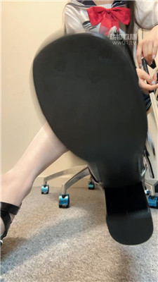 秋黎 鞋底白丝裸足    251012-19_HD绳艺资源