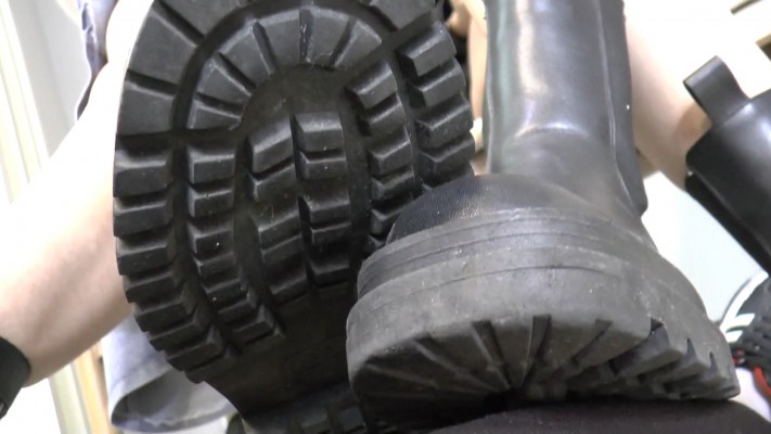 1Kitty baby 第一人称舔鞋底臭袜踩脸_HD绳艺资源