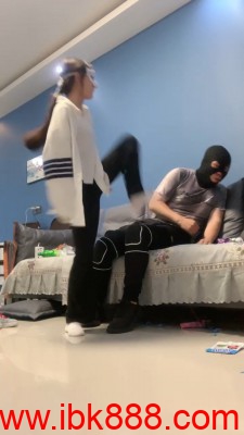 【嘟嘟S】双S学生妹白袜脚踩狗 bf23480