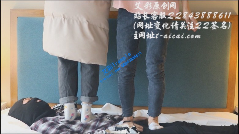 【小彤双人踩踏】和篮球姐姐在哥哥身上玩耍 YC-200109-5