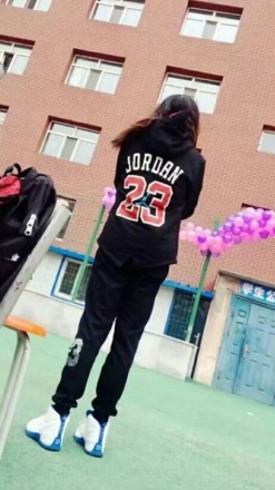 篮球aj7长腿美女脏篮球鞋暴力踩跺