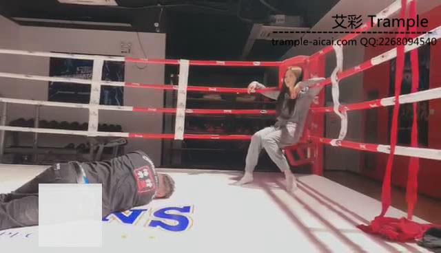 【VIVI】超残忍-把M当沙包练拳击嘞脖窒息