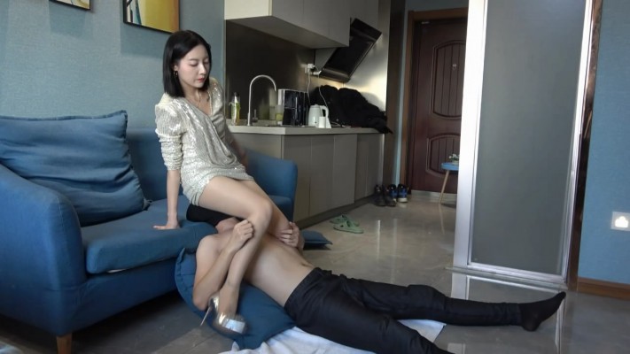 【彼岸花】肉丝做脸窒息，钻胯爬行 YC-220413-2