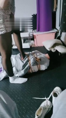 【杰哥】素人帆布鞋白袜辱狗 bf19280