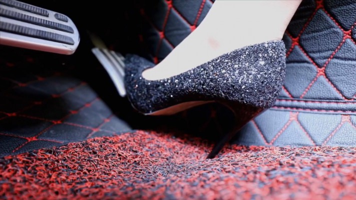 〖H.P.L栖心之栈〗—芷晴车内调教踩油门