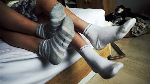 【校园女流氓】POV臭原味谈笑间羞辱除臭脚奴