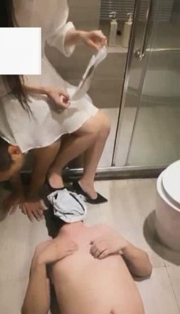 ViVi,羞辱，厕所闻，舔，吃