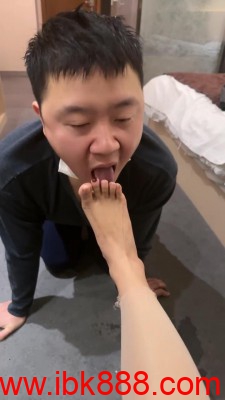 【婂婂】御姐脚喂食牛奶/脚耳光 bf23457