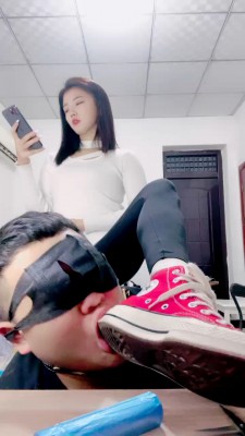 【靡兔】清理多双脏鞋底 bf22334