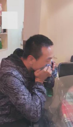 【VIVI】剧情:偷原味的猥琐邻居