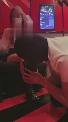 【漫漫】姐妹花ktv玩弄双狗【双视角版】 bf15543