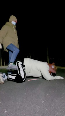 【美离子】户外-骑马遛狗/踩踏食物喂食 bf23001