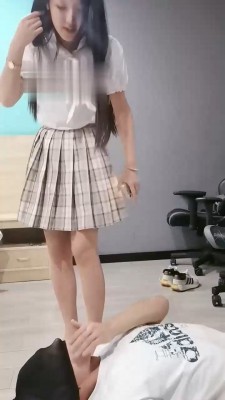 【我偏不】踩踏/舔鞋底玩m bf18145_HD绳艺资源