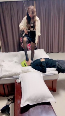 【梦涵大大】偷舔主人脚被惩罚 bf23027