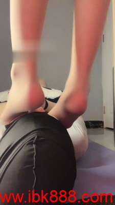 【万一】坐肚子上闻脚 bf18908